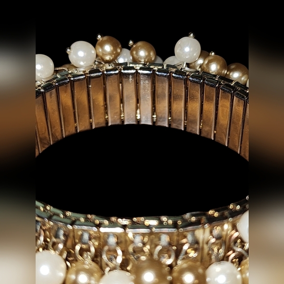 Ann Taylor vintage-inspired faux pearl bracelet with flexible base - Picture 5 of 6